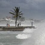 Furacão Beryl se fortalece para tempestade de categoria 5 após atingir o Caribe