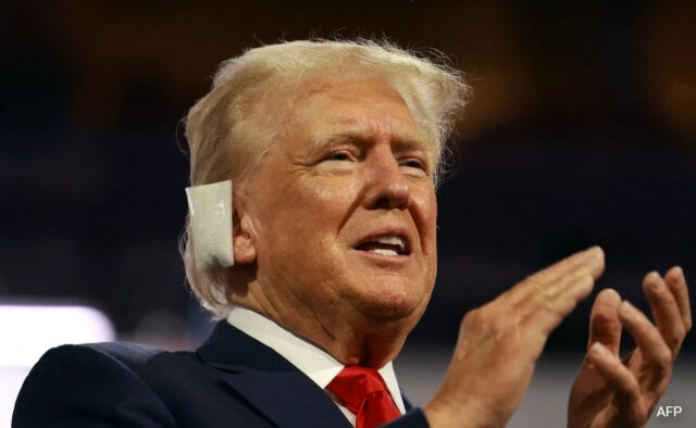 Primeira aparição pública de Trump desde tiroteio em comício com orelha enfaixada