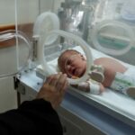Bebê 'milagroso' nasce em Gaza após ataque aéreo israelense matar mãe grávida