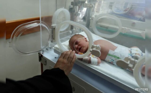 Bebê 'milagroso' nasce em Gaza após ataque aéreo israelense matar mãe grávida
