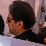 Condenação por casamento ilegal do ex-primeiro-ministro do Paquistão, Imran Khan, anulada