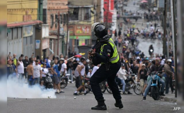 Novas manifestações surgem na Venezuela após quatro mortos em protestos anti-Maduro