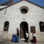 Igreja de Gaza abre portas para feridos e doentes enquanto hospitais ficam lotados em meio a uma guerra violenta