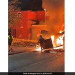Motins eclodem em Londres, ônibus incendiado, carro de polícia capotado