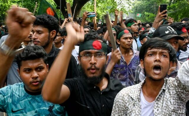 Bangladesh facilita toque de recolher, fábricas de roupas e bancos reabrem após protestos