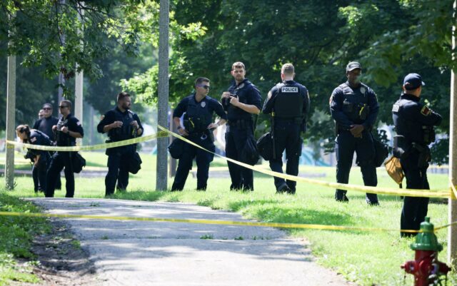 A polícia investiga um tiroteio perto de King Park durante o segundo dia da Convenção Nacional Republicana de 2024