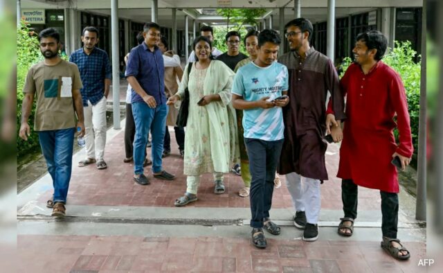 Estudantes de Bangladesh em alerta, para permanecer nas ruas para resistir ao caos