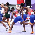 Os Estados Unidos vencem no 4x100 feminino... e caem mais uma vez no masculino