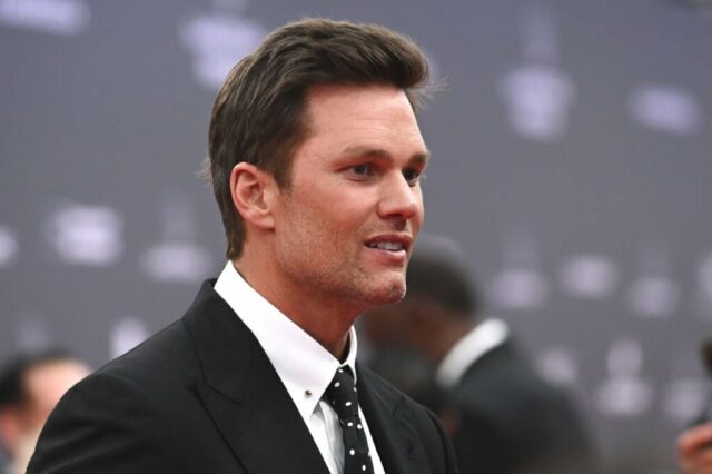 MADRID, ESPANHA - 22 DE ABRIL: Tom Brady comparece ao tapete vermelho do 2024 Laureus World Sport Awards Madrid no Palacio De Cibeles em 22 de abril de 2024 em Madrid, Espanha.