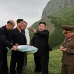 Kim Jong Un, da Coreia do Norte, participa de teste de lançamento de foguete