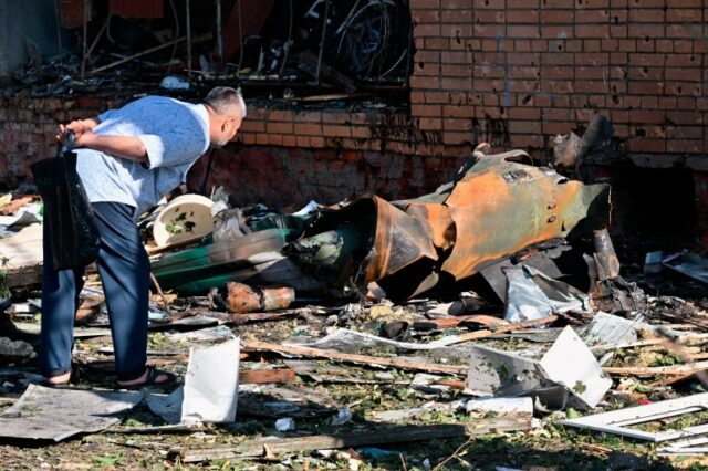 Edifício danificado após bombardeio do lado ucraniano em Kursk, Rússia