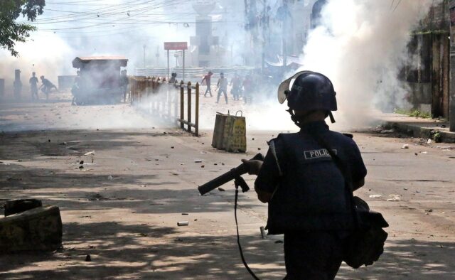 Mais de 300 pessoas perderam a vida enquanto as forças de segurança reprimiam os protestos.  AFP