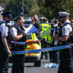 Crianças mortas em 'horrível' ataque de facadas no Reino Unido