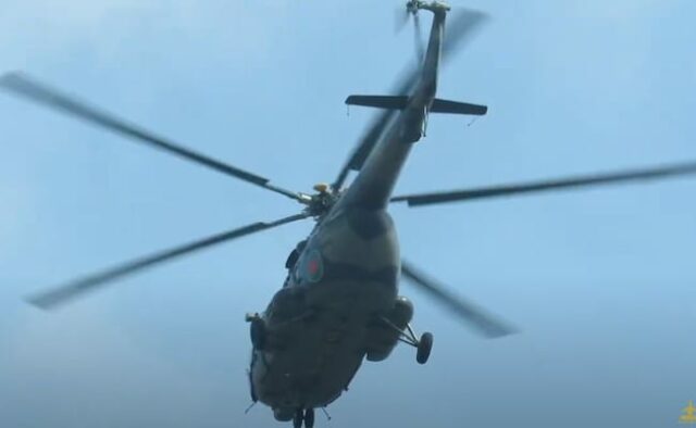 Vídeo: Sheikh Hasina sai em helicóptero enquanto o exército assume o controle de Bangladesh