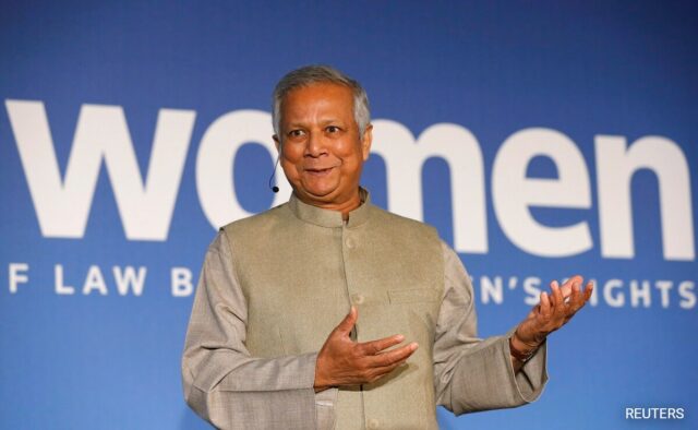 O vencedor do Nobel, Muhammad Yunus, diz estar pronto para chefiar o governo interino em Bangladesh