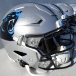 Os capacetes do Carolina Panthers são vistos antes do jogo contra o Seattle Seahawks no Bank of America Stadium em 15 de dezembro de 2019 em Charlotte, Carolina do Norte.