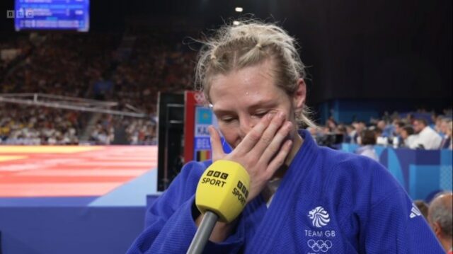 Emma Reid, da equipe GB, ficou perturbada após sua saída precoce das Olimpíadas
