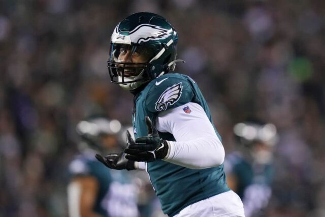 Haason Reddick #7 do Philadelphia Eagles reage contra o New York Giants durante o jogo NFC Divisional Playoff no Lincoln Financial Field em 21 de janeiro de 2023 na Filadélfia, Pensilvânia.