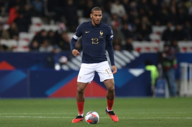 Jean-Clair Todibo fotografado em ação pela França