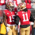 SANTA CLARA, CALIFÓRNIA - 10 DE DEZEMBRO: Deebo Samuel #19 do San Francisco 49ers comemora um touchdown com Brandon Aiyuk #11 durante o segundo quarto do jogo contra o Seattle Seahawks no Levi's Stadium em 10 de dezembro de 2023 em Santa Clara, Califórnia.