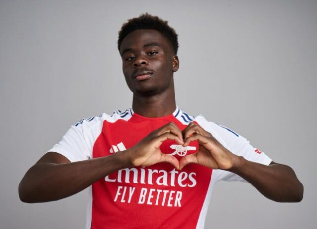 Bukayo Saka do Arsenal no Sobha Realty Training Center em 16 de maio de 2024