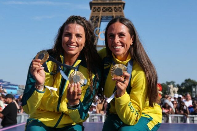 As irmãs Noemie Fox e Jessica Fox ganharam medalhas de ouro em Paris 2024