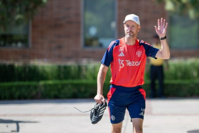 O técnico Erik ten Hag, do Manchester United, chega antes de uma sessão de treinamento do time principal no campus da UCLA em 2 de agosto de 2024