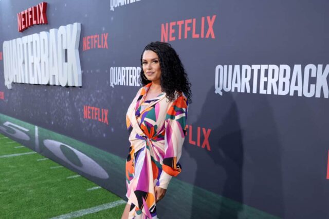 LOS ANGELES, CALIFÓRNIA - 11 DE JULHO: Joy Taylor comparece à estreia da Netflix de 