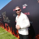 INGLEWOOD, CALIFÓRNIA - 05 DE MAIO: Julian Edelman participa do GROAT The Greatest Roast Of All Time: Tom Brady para o Netflix is ​​a Joke Festival no The Kia Forum em 05 de maio de 2024 em Inglewood, Califórnia