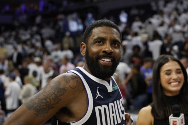 MINNEAPOLIS, MINNESOTA - 22 DE MAIO: Kyrie Irving nº 11 do Dallas Mavericks reage após derrotar o Minnesota Timberwolves por 108-105 no primeiro jogo das finais da Conferência Oeste no Target Center em 22 de maio de 2024 em Minneapolis, Minnesota.  NOTA AO USUÁRIO: O Usuário reconhece e concorda expressamente que, ao baixar e/ou usar esta fotografia, o Usuário está concordando com os termos e condições do Contrato de Licença da Getty Images.