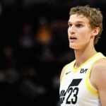 SALT LAKE CITY, UTAH - 16 DE OUTUBRO: Lauri Markkanen # 23 do Utah Jazz em ação durante a primeira metade de um jogo de pré-temporada contra o New Zealand Breakers no Delta Center em 16 de outubro de 2023 em Salt Lake City, Utah.  NOTA AO USUÁRIO: O Usuário reconhece e concorda expressamente que, ao baixar e/ou usar esta fotografia, o Usuário está concordando com os termos e condições do Contrato de Licença da Getty Images.