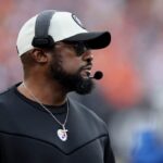 CINCINNATI, OHIO - 26 DE NOVEMBRO: Mike Tomlin, o técnico principal do Pittsburgh Steelers durante o jogo contra o Cincinnati Bengals no Paycor Stadium em 26 de novembro de 2023 em Cincinnati, Ohio