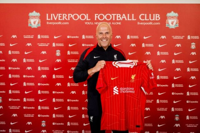 Arne Slot tem a tarefa de manter o sucesso de Jurgen Klopp em Anfield