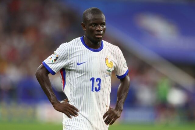 N'Golo Kante, da França, reage durante a semifinal do UEFA EURO 2024 entre Espanha e França, na Arena de Futebol de Munique, em 9 de julho de 2024, em Munique, Alemanha.