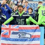 NASHVILLE, TENNESSEE - 24 DE DEZEMBRO: Torcedores do Seattle Seahawks durante o jogo contra o Tennessee Titans no Nissan Stadium em 24 de dezembro de 2023 em Nashville, Tennessee.