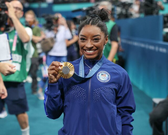 Simone Biles (1ª) Final feminina da Ginástica dos Jogos Olímpicos de Paris 2024 na Arena Bercy em 1º de agosto de 2024.