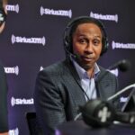 Stephen A. Smith comparece ao SiriusXM no Super Bowl LVII em 9 de fevereiro de 2023 em Phoenix, Arizona.