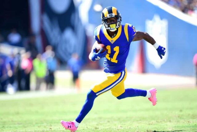 LOS ANGELES, CA - OUTUBRO 08: Tavon Austin # 11 do Los Angeles Rams corre com a bola para fazer um touchdown durante o jogo contra o Seattle Seahawks no Los Angeles Memorial Coliseum em 8 de outubro de 2017 em Los Angeles, Califórnia. 