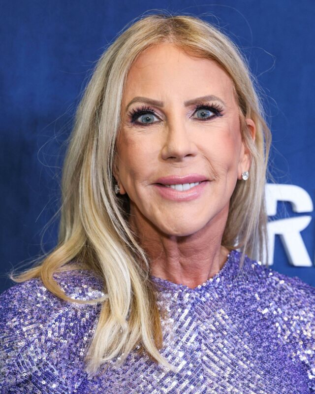 Vicki Gunvalson na DIRECTV Streaming With The Stars Oscar View Party 2024, apresentada por Rob Lowe