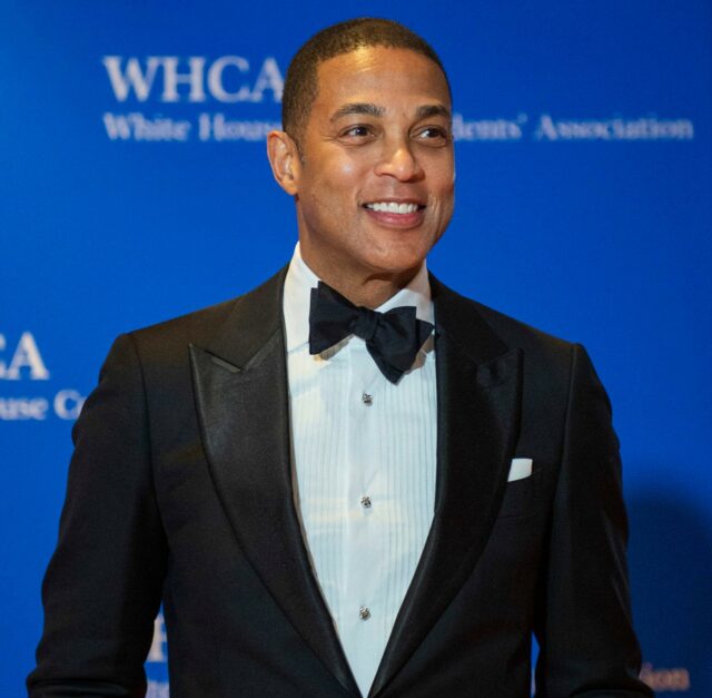 Don Lemon, da CNN, chega para o jantar anual da Associação de Correspondentes da Casa Branca de 2022 no Washington Hilton Hotel no sábado, 30 de abril de 2022.