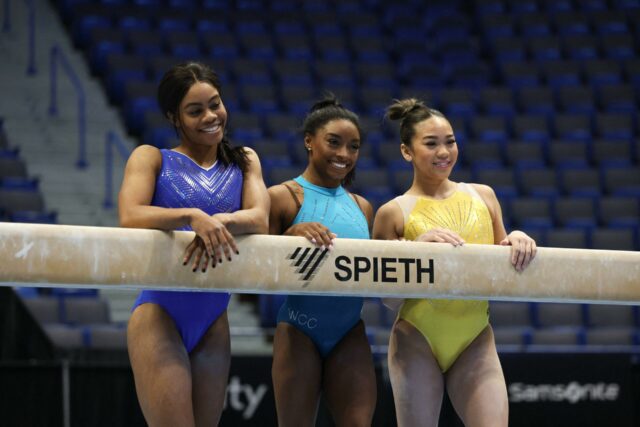 Gabby Douglas, Simone Biles e Suni Lee no 2024 Core Hydration Classic