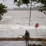 Carolina do Sul antecipa dilúvio quando o furacão Debby atinge a costa