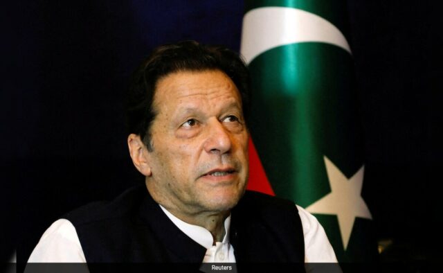 Seria 'tolo' não ter boas relações com o exército, diz o ex-PM do Paquistão, Imran Khan