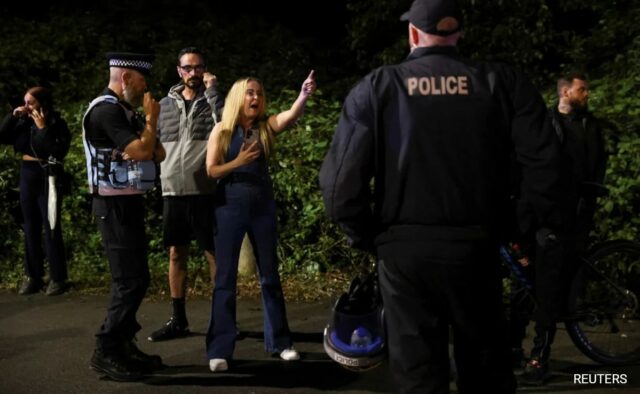 ‘Cenas chocantes’: motins no Reino Unido por esfaqueamento em massa que matou três meninas