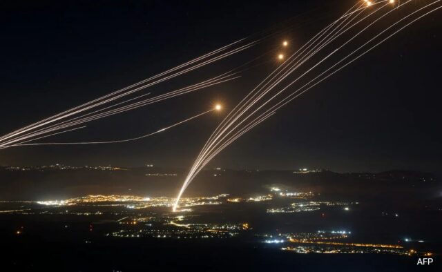 Hezbollah lança dezenas de foguetes contra Israel, estimulando temores de guerra regional