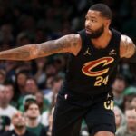 BOSTON, MASSACHUSETTS - 07 DE MAIO: Marcus Morris Sr. # 24 do Cleveland Cavaliers reage durante o primeiro quarto do primeiro jogo dos playoffs da segunda rodada da Conferência Leste contra o Boston Celtics no TD Garden em 07 de maio de 2024 em Boston, Massachusetts.  NOTA AO USUÁRIO: O Usuário reconhece e concorda expressamente que, ao baixar e/ou usar esta fotografia, o Usuário está concordando com os termos e condições do Contrato de Licença da Getty Images.