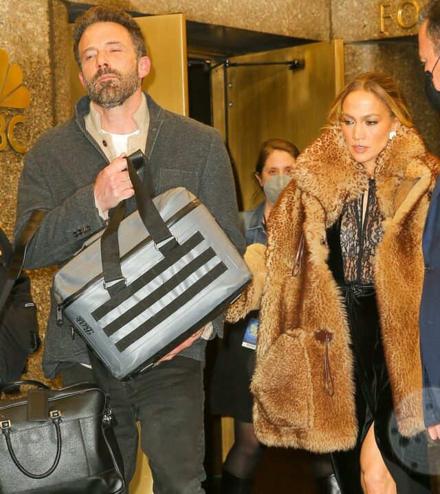 Jennifer Lopez e Ben Affleck são vistos saindo dos estúdios da NBC em Nova York em 3 de fevereiro de 2022