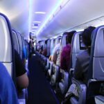 Homem dos EUA pede sexo a comissária de bordo e abre a porta do avião no ar