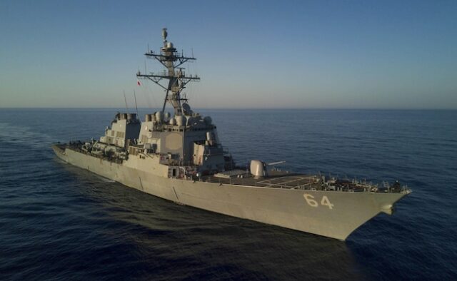 EUA enviam mais navios de guerra e jatos de combate para o Oriente Médio em meio a tensões crescentes