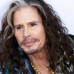 Steven Tyler em uma festa do Grammy em 4 de fevereiro de 2004